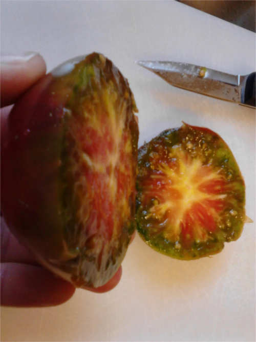 Ananas Noire Tomato flesh / cut in half